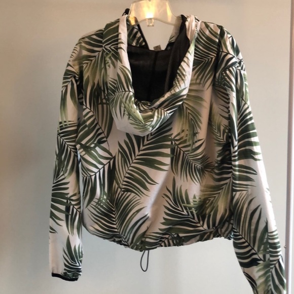 Windbreaker - Picture 3 of 5